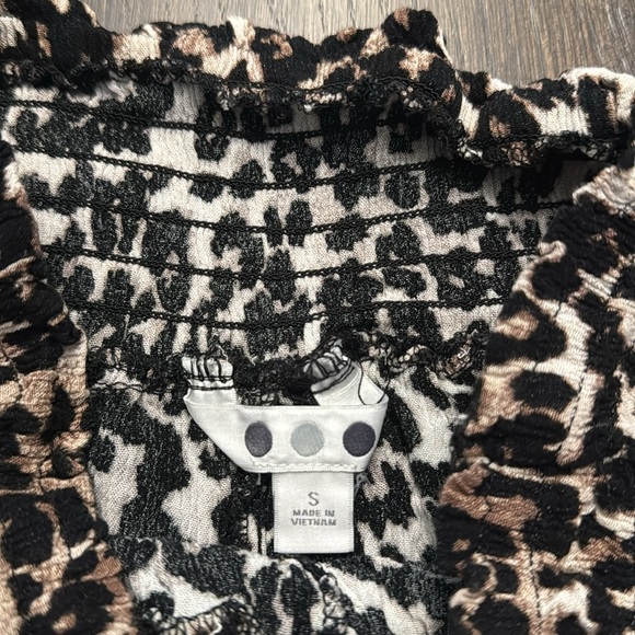 🟤 THREE DOTS WOMENS LEOPARD SHORTS SIZE SMALL - Picture 2 of 2